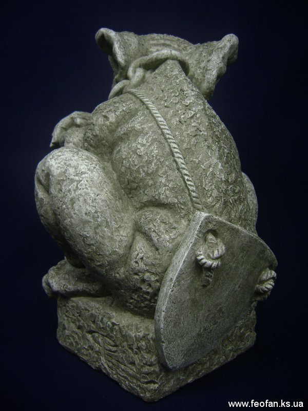 Страж. Горгулья с дубиной. Искусственный камень. Н-31см. 2006г.