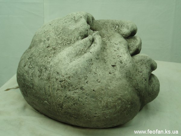 Каменные головы. Борюсик. Искусственный камень. Н-17см.о26см. 2006г.